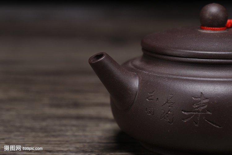 茶香雅韵与妆点华彩 紫砂壶与化妆品的东方美学